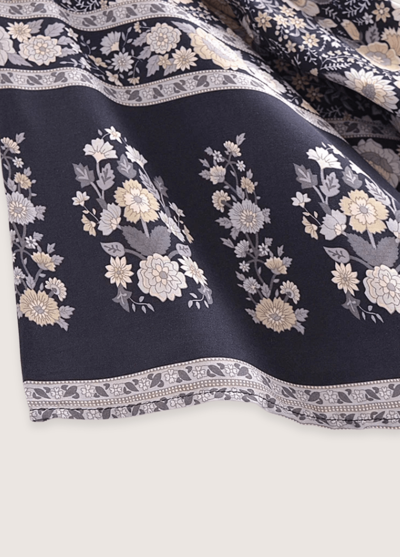Kimono court bohème gris et rose Kimono court bohème gris et rose