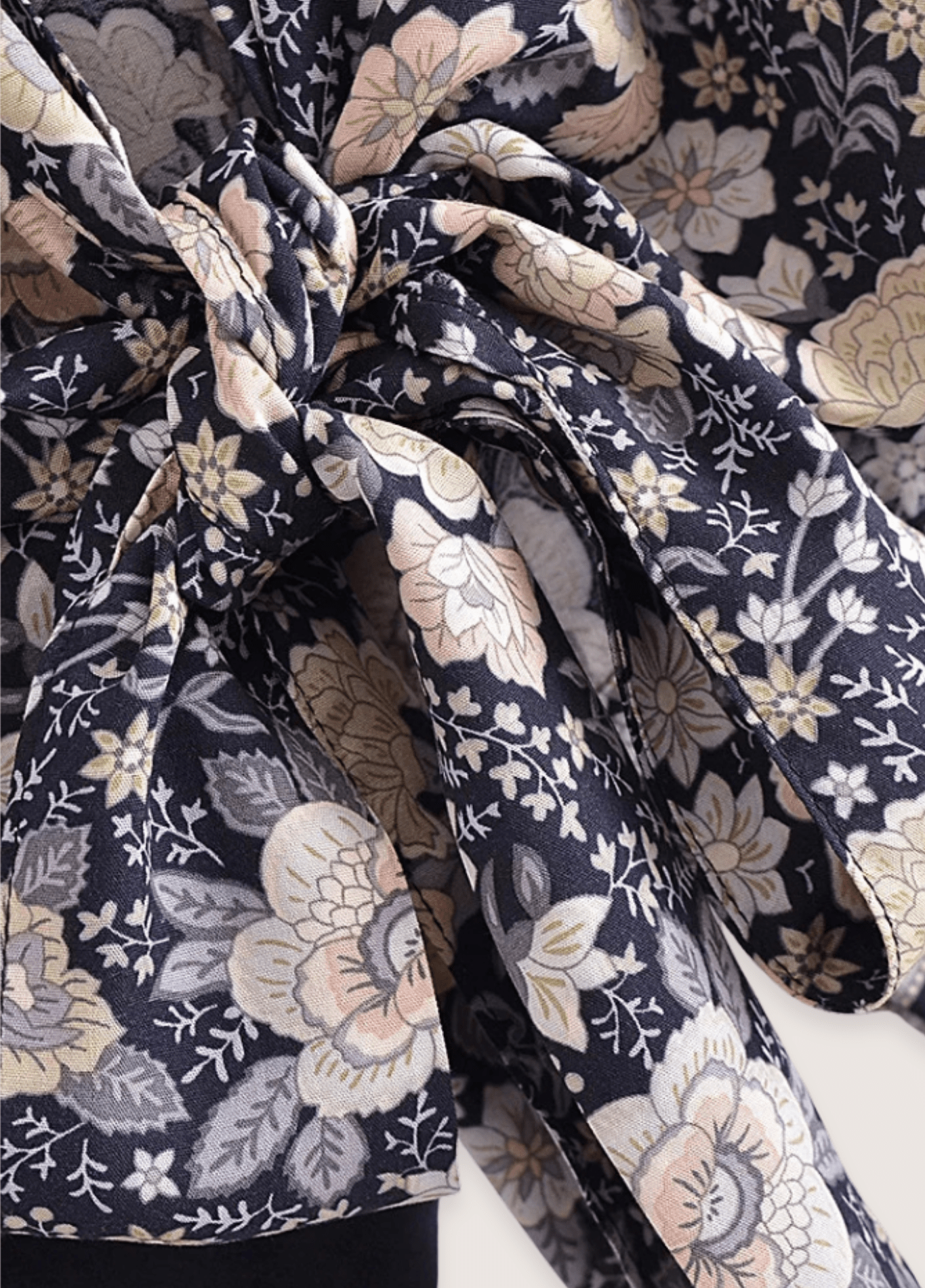 Kimono court bohème gris et rose Kimono court bohème gris et rose