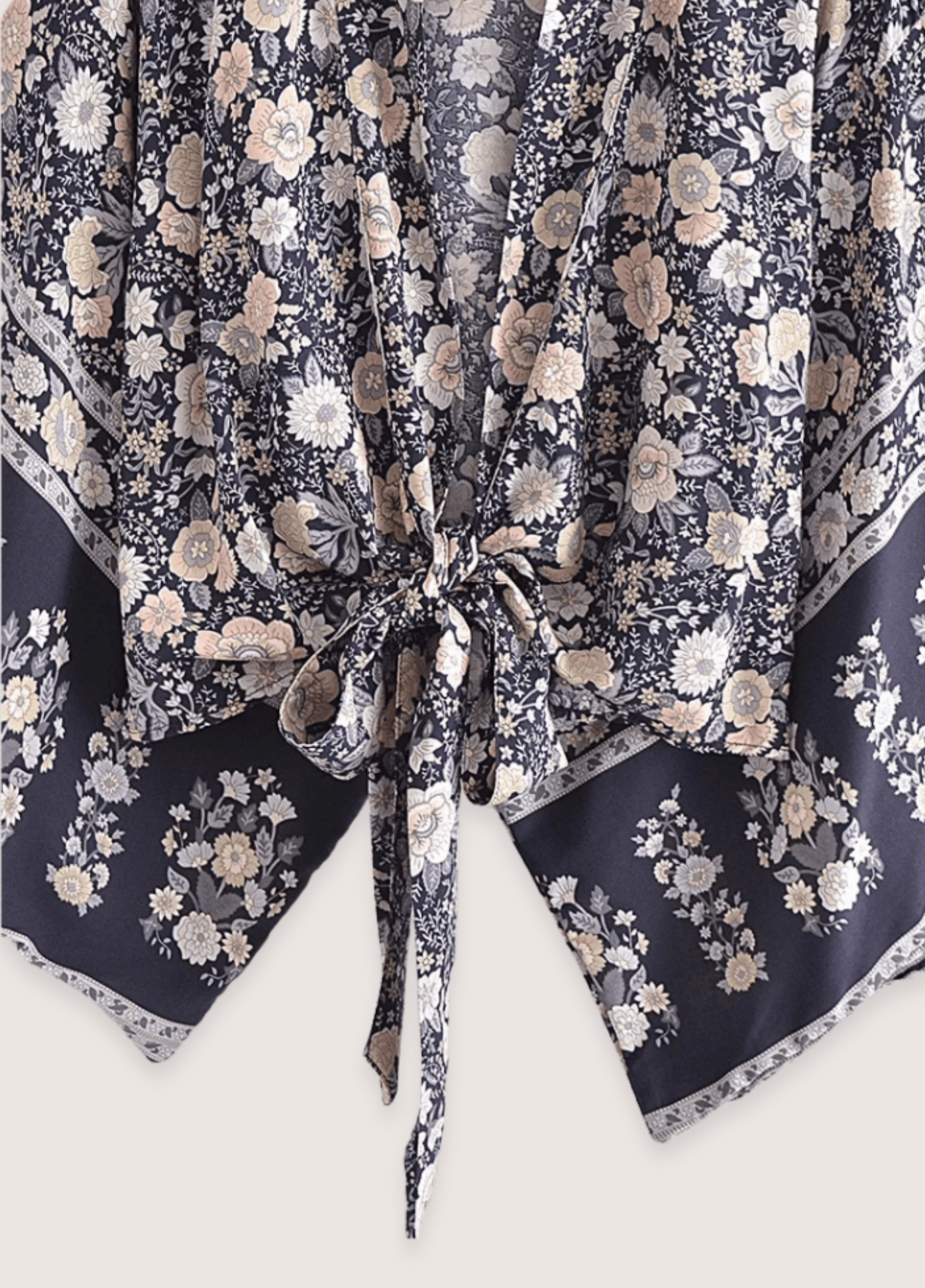 Kimono court bohème gris et rose Kimono court bohème gris et rose