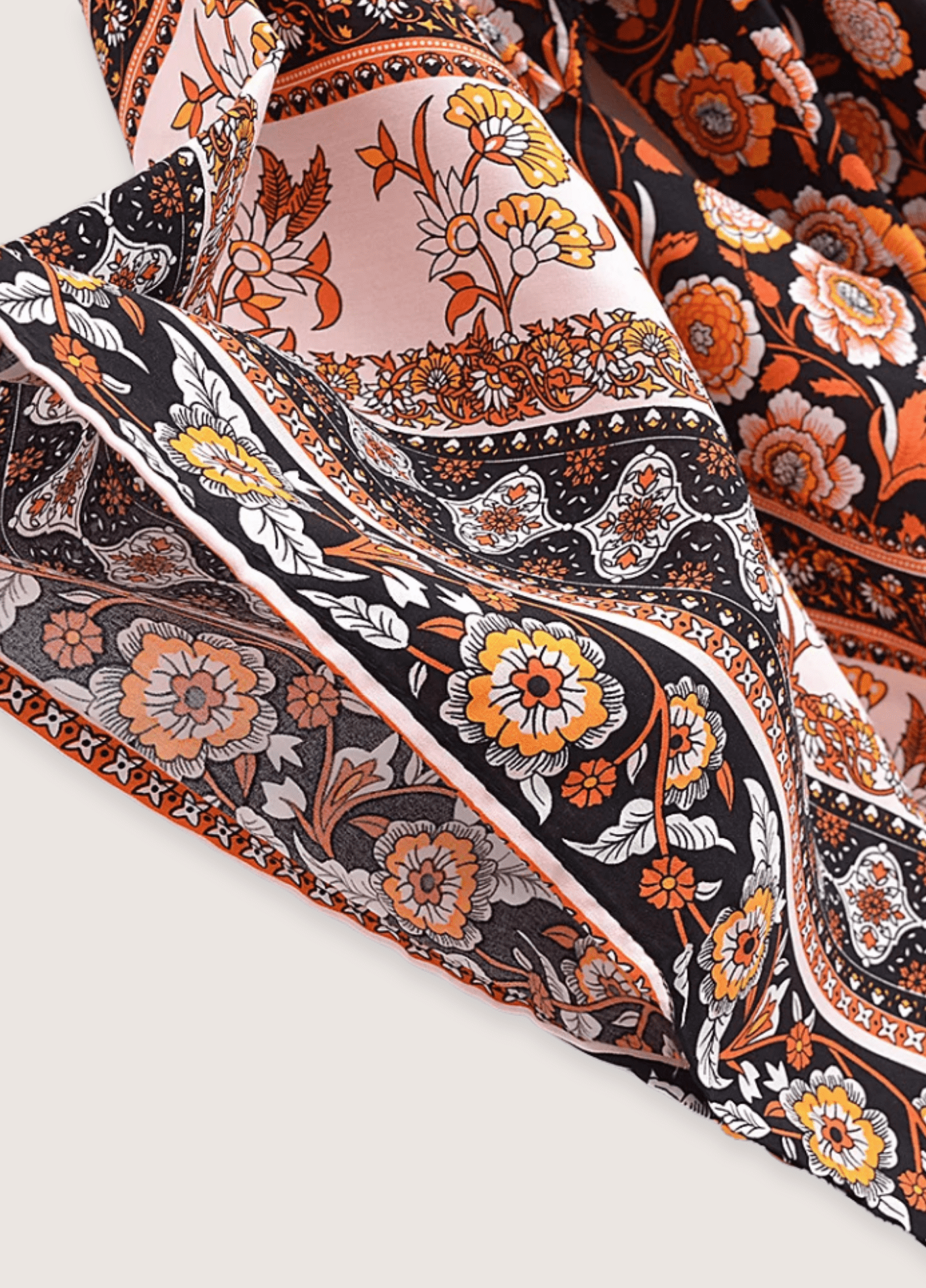 Kimono court bohème orange et noir Kimono court bohème orange et noir