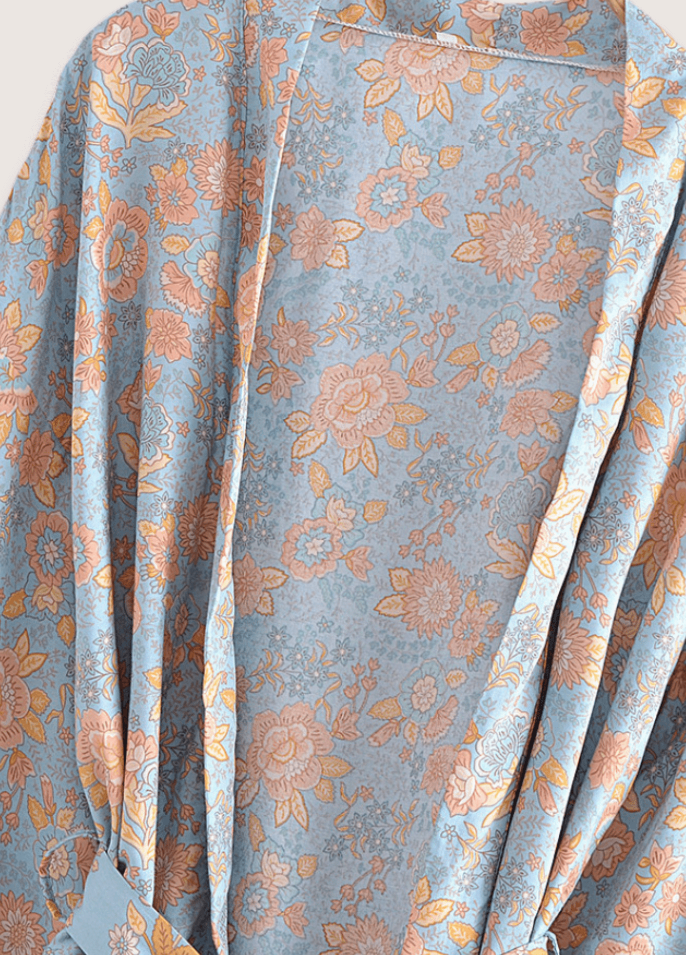 Kimono court fleuri bleu-gris et rosé