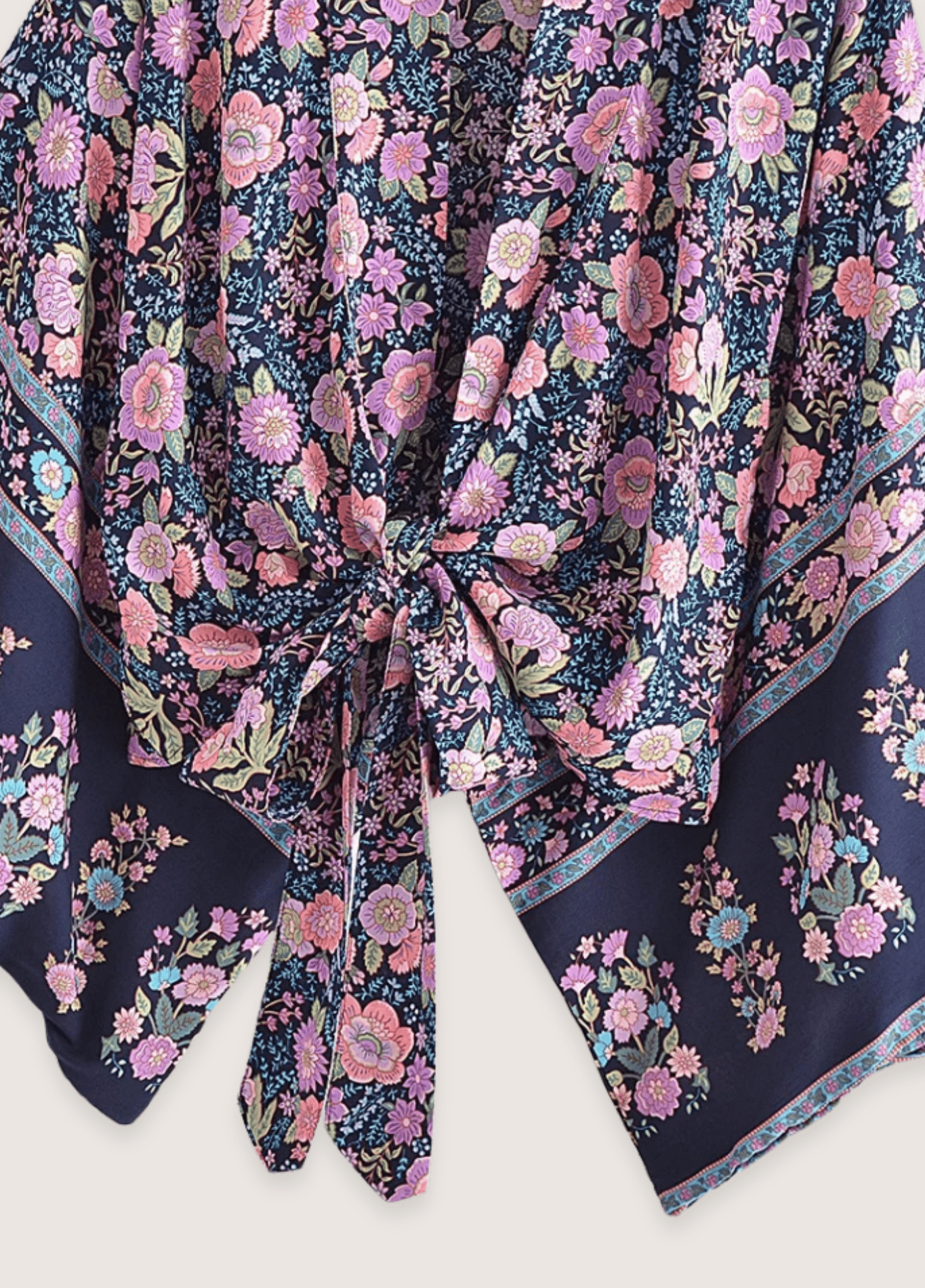 Kimono court plage fleuri rose et bleu nuit Kimono court plage fleuri rose et bleu nuit